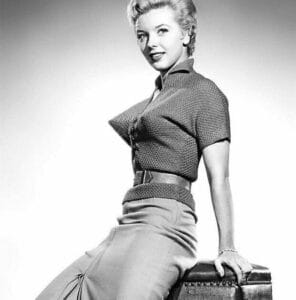 Read more about the article Bullet Bra: The Underwear for the Sweater Girls in 1940s-1950s
