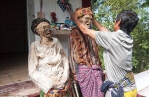 Read more about the article Ma’nene Festival: Corpse Cleaning by the Torajan People of Indonesia
