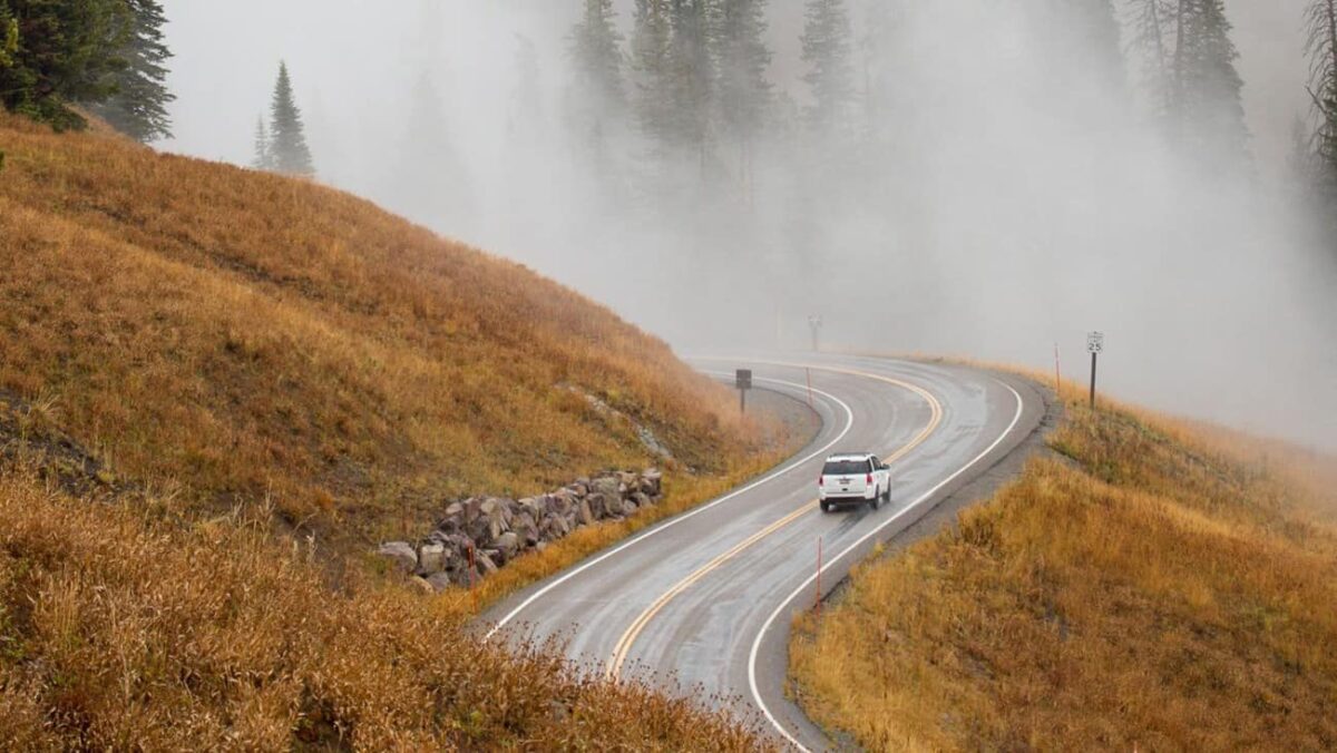 Read more about the article How to get to Yellowstone National Park