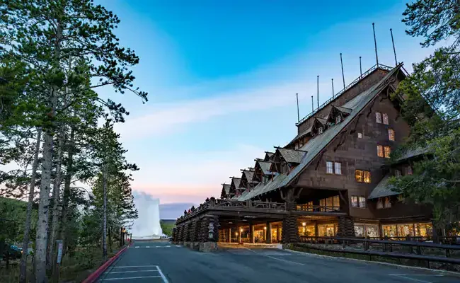 Read more about the article Best hotels near Yellowstone